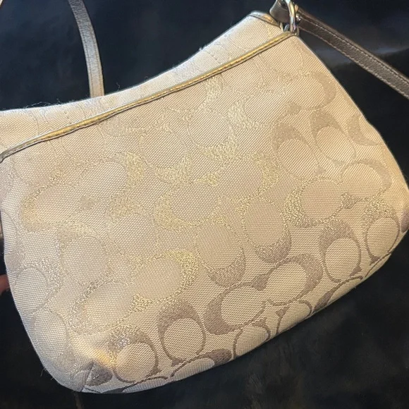 Coach Signature C Gold and Cream Soho Crossbody bag - Picture 5 of 16